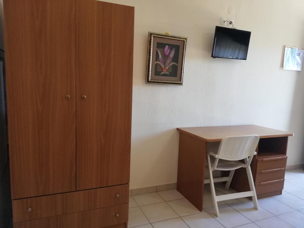 Corner House Apartment *