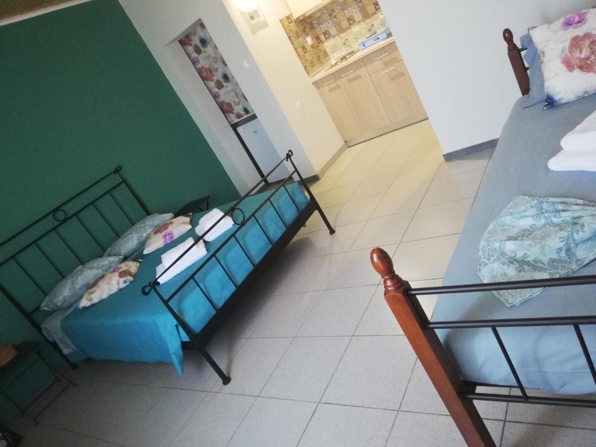 Corner House Apartment *